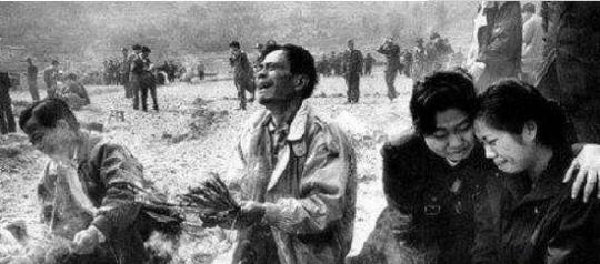 广西桂林飞机灵异事件，141人空难死无全尸(没有一具完整尸体)