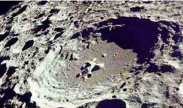 中国在月球发现了什么，月球背面有不明生物/探月卫星受阻