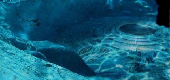 谷歌地图北极外星人基地是真的吗，隐藏在海底外星基地曝光