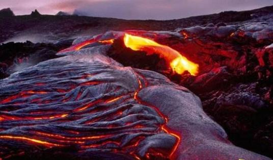 地球第一大火山，冒纳罗亚火山每3年喷发一次至少喷发70万年