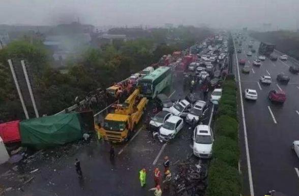 中国最惨的十大车祸，死亡人数最多的车祸(车祸猛于虎)