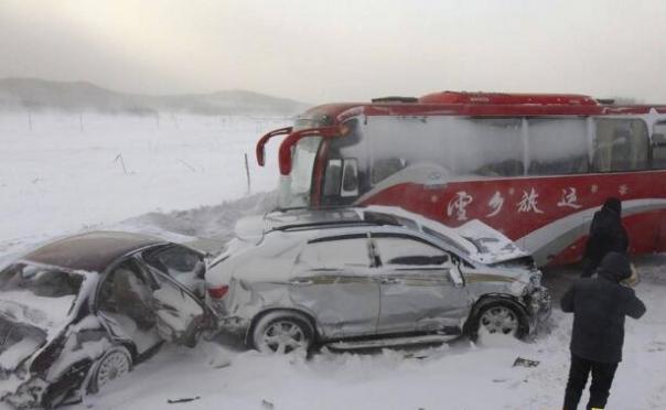 中国最惨的十大车祸，死亡人数最多的车祸(车祸猛于虎)