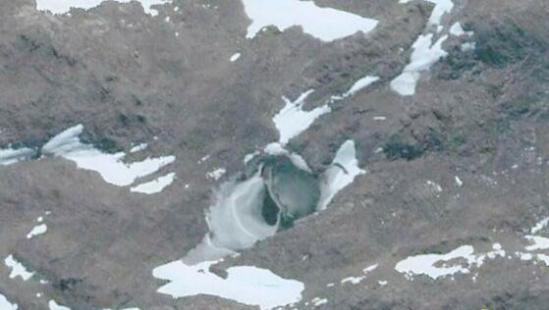 南极洲外星人基地是真的吗，卫星拍到南极腹地城市照片
