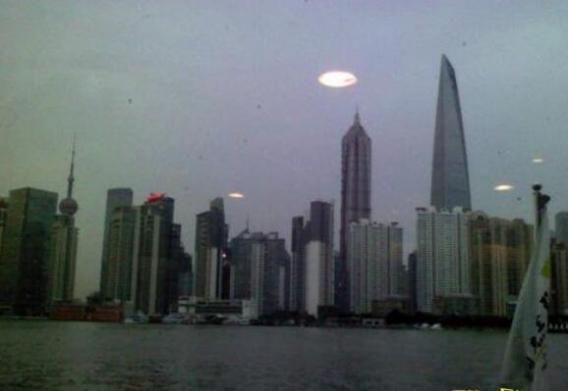 2006年上海129ufo事件，千万市民目击不明飞行物十分钟
