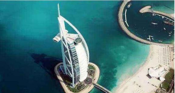 世界上最贵的酒店，迪拜帆船酒店金碧辉煌(一晚13万人民币)