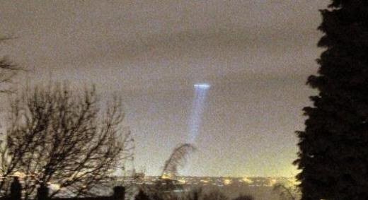 揭秘萧山机场ufo事件真相，巨型飞碟照亮整个夜空/航班全停