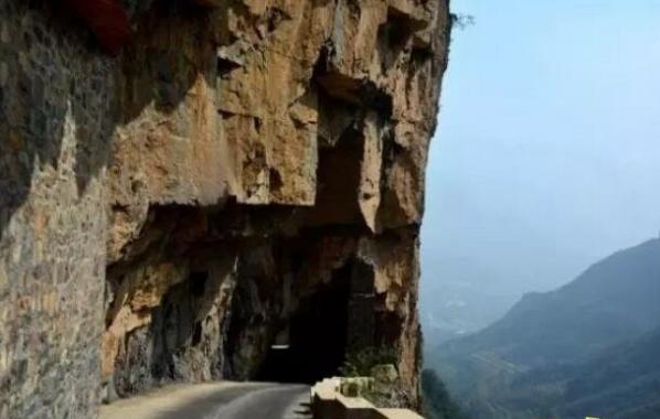 世界上最危险的公路，玻利维亚永加斯北路每年丧命300游客