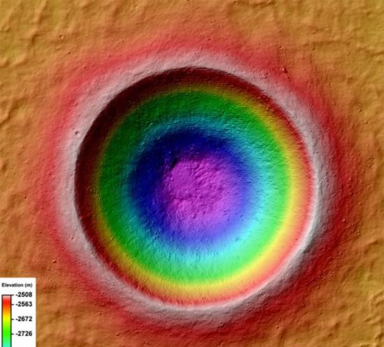 琳恩地形图：直径2200米的琳恩（Linné）陨石坑是月球表面上一个非常年轻、保存完好的陨石坑。月球勘测轨道飞行器上的立体成像设备为科学家提供关键信息，以帮助解