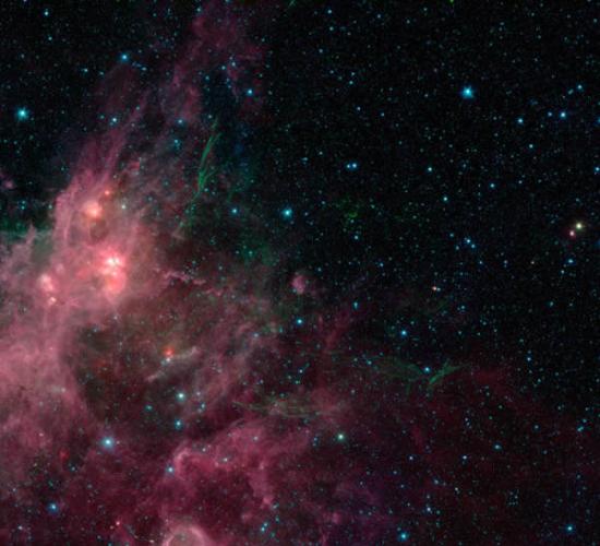 威斯康星大学的天文学家们采用超过200万张斯皮策空间望远镜的图像合成了一幅银河系全景图，展示了银河系丰富的细节和内部结构