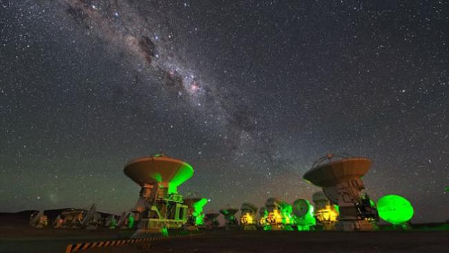 位于智利的具有高灵敏度及分辨率的阿塔卡玛毫米波/次毫米波阵列望远镜