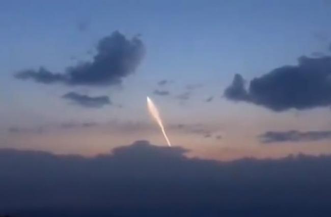 UFO？中国多地惊见发光不明飞行物 军事迷推测是巨浪3导弹
