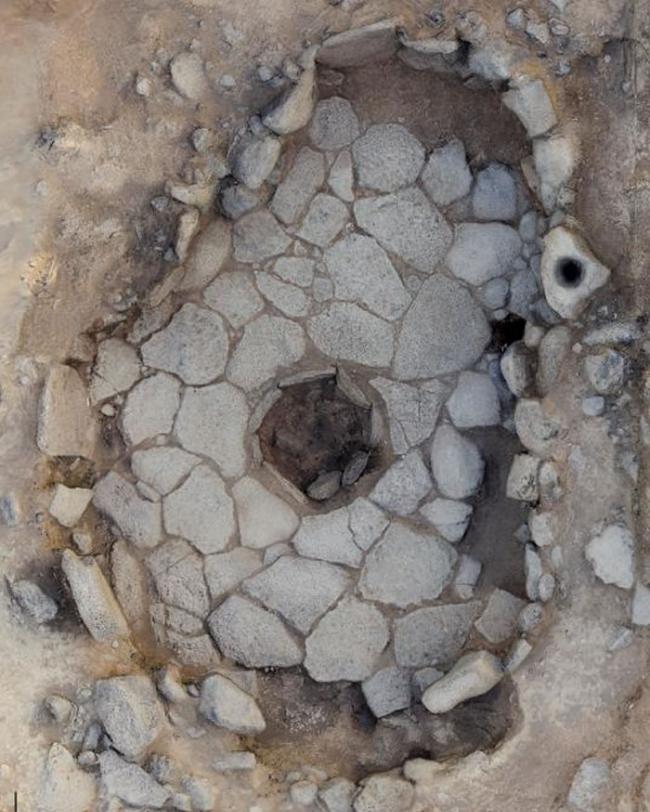 约旦黑沙漠地区14500年前的史前人类用玄武岩铺成的结构（图片：哥本哈根大学 神秘的地球lieqibu.com配图）