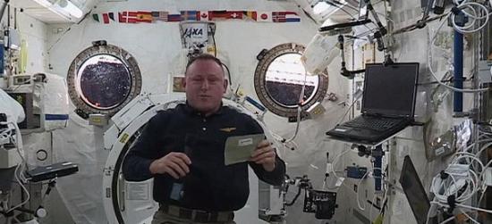 美国宇航局指挥官巴里・韦尔默尔解密空间站感恩节菜单。