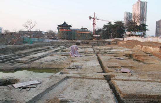 南京秦淮区鸣羊街胡家花园南侧的古建筑遗址发掘现场