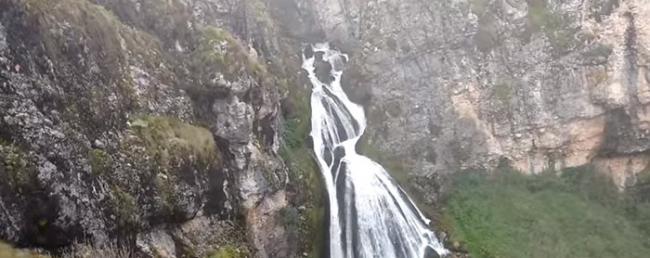 秘鲁西北部城市卡哈马卡绝美仙境“新娘瀑布”