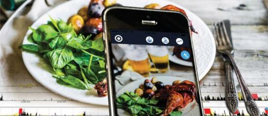 用手机软件跟踪饮食习惯帮助减肥