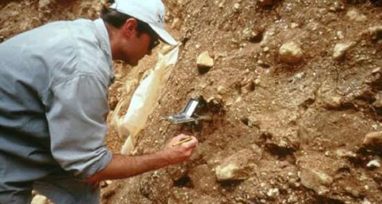 西班牙布尔戈斯省的阿塔普埃卡考古遗址圈历史提前到90万年前