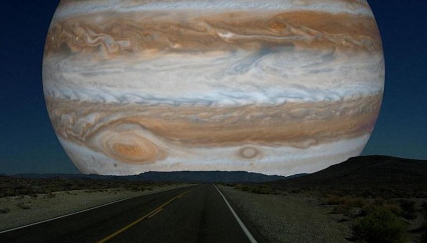 2013年，天文学艺术家唐-米勒(Ron Miller)制作了一张令人惊奇的图像，显示夜空中月亮被太阳系其它行星所替代，图中是木星如果代替月球位置所呈现的视觉效