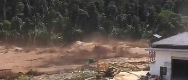 老挝东北部川圹省正在兴建的水坝突然破裂溃堤 大洪水98秒吞噬工地