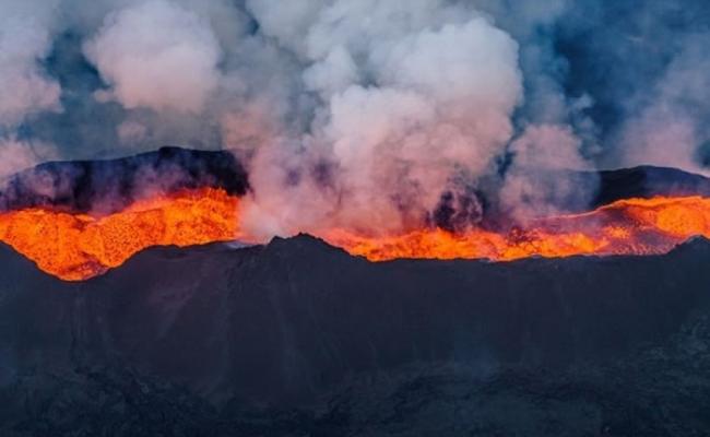 巴达本加火山早年曾爆发。