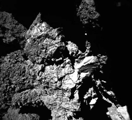 菲莱着陆器拍摄的67P彗星地表图像