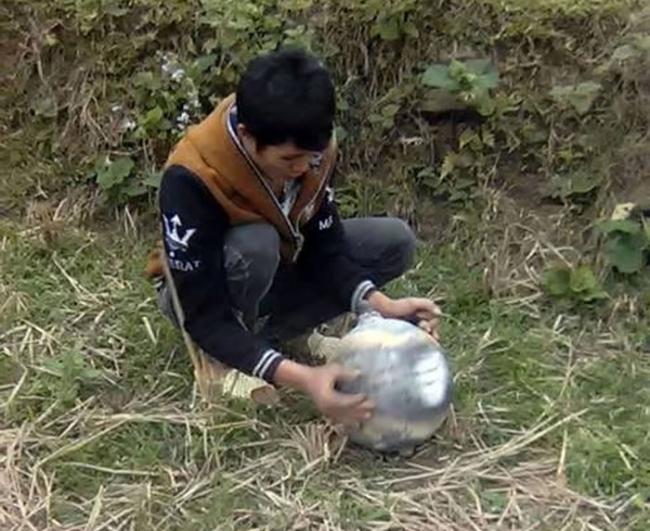 当地人Dang Van Canh在安沛省发现了这颗六公斤的球体。
