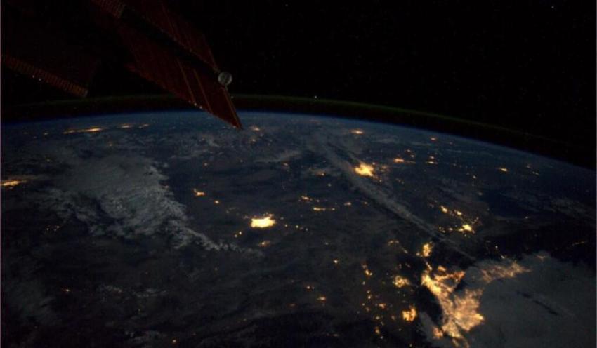 美国宇航员怀斯曼所拍摄的美国西部，右下方是洛杉矶和圣迭戈。