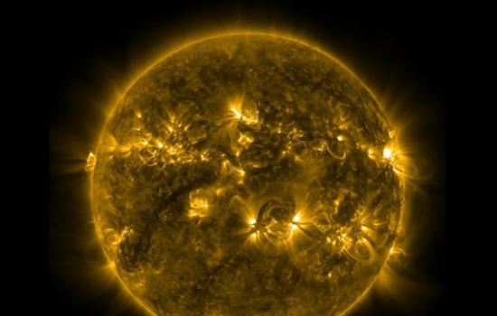 NASA发布最新太阳照片