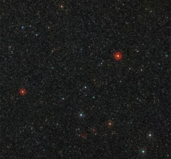 这张图片展现了年轻恒星HD 95086附近天空