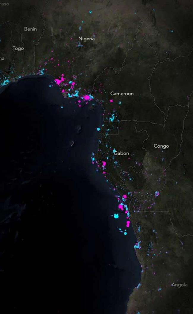 西非沿海的蓝色和粉红色光点，可能代表离岸钻油的变化，蓝点表示新的钻油地点。 MAP BY JOHN NELSON