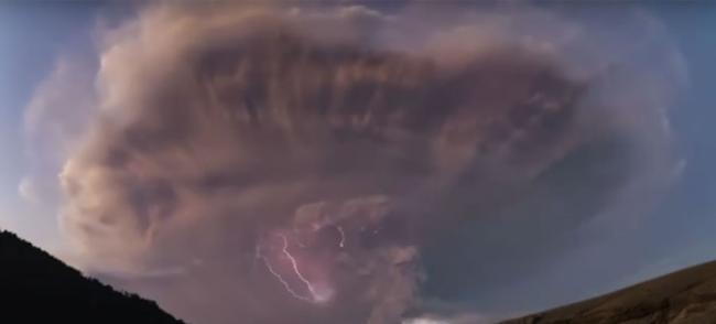 阿根廷火山爆发时意外录到“火山闪电”天文奇观