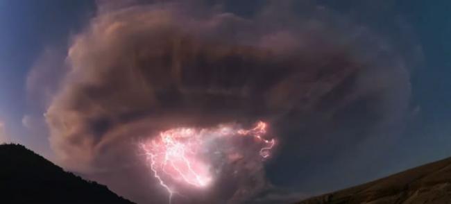阿根廷火山爆发时意外录到“火山闪电”天文奇观