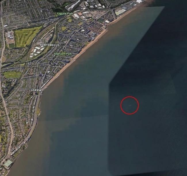 英格兰南约克郡居民查看谷歌地图时在苏格兰海岸发现“坠海”飞机