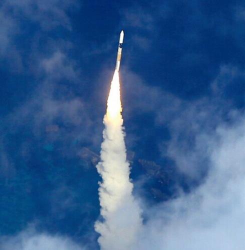 日本H2A火箭搭载“隼鸟2号”小行星探测器发射升空
