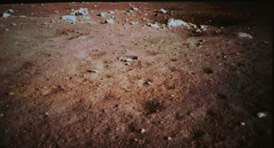 嫦娥三号探测器监视相机传回月球表面照片