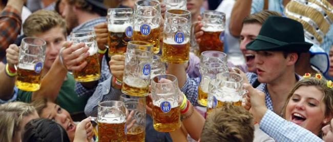 科学家发现少量饮用啤酒有益 能减少患心血管疾病风险
