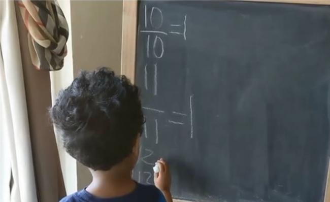 美国华盛顿州3岁神童Aiden Blasian天赋异禀 轻松完成十位数以上的加法和代数方程式