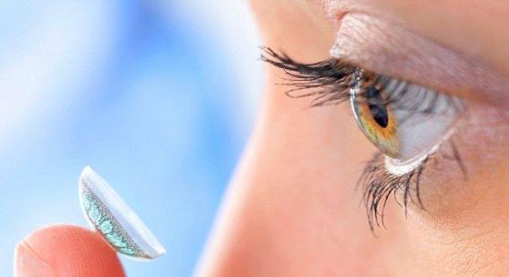 矽胶隐形眼镜能改变眼睛形状，可能预防或减缓近视。