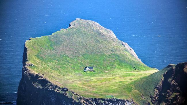 孤单的房子！冰岛附近埃德利扎岛上有一间相当有名气的屋子