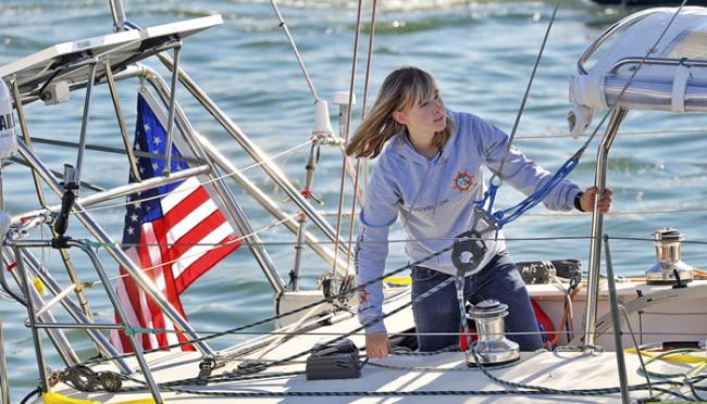 美国16岁女孩驾小船环球航行失败 遗留“鬼船”出现在印度洋