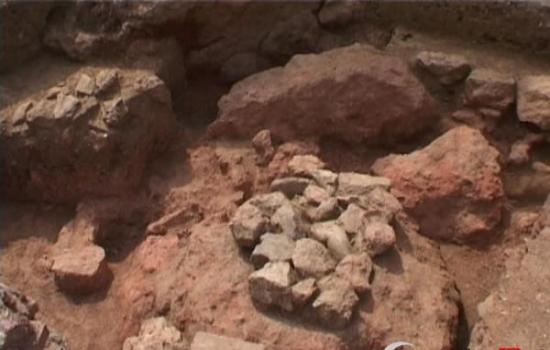 南京老虎山发现古代人类遗址 有疑似石桌和石凳的物件