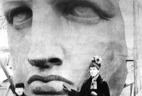 据悉，自由女神像的脸是源自雕塑家巴特勒迪的母亲。
