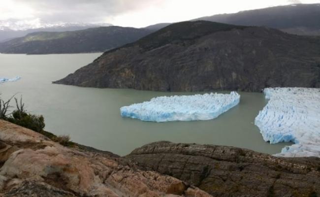 智利百内国家公园内的格雷冰川断裂