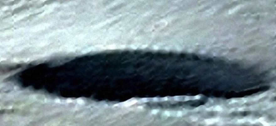 德格特雷维非常固执地认为，图中看到的“黑色物体”是一艘外星人飞船的残骸。