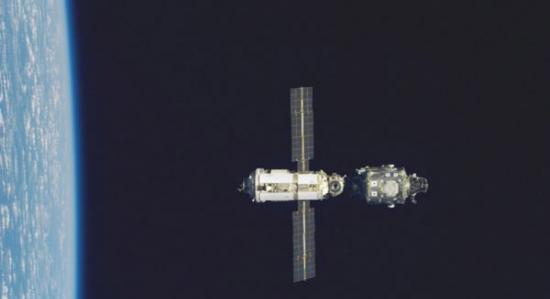 STS-96机组拍摄的空间站雏形