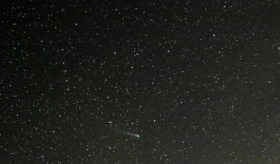 12月12日，拍摄于美国密苏里州的流星和彗星