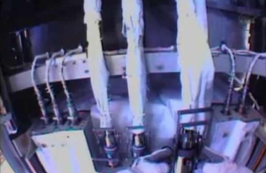 2013年12月21日，美国航空航天局宇航员迈克尔・霍普金斯和理查德・马斯特拉基奥开始进入太空更换国际空间站冷却系统的一个泵，它的故障导致了空间站美国部分的供电