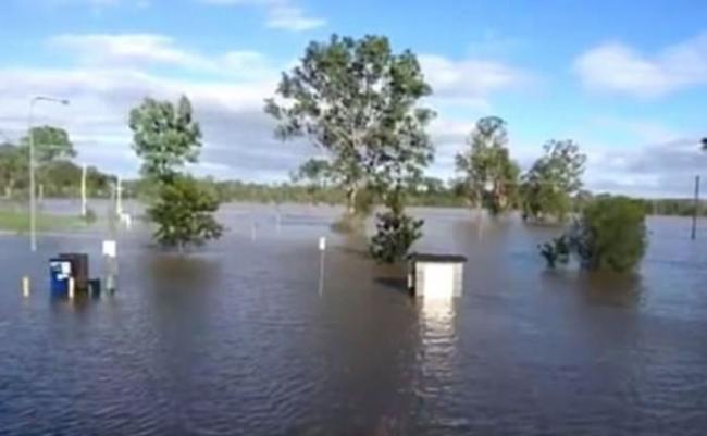 风暴过后的昆士兰省北部犹如泽国。