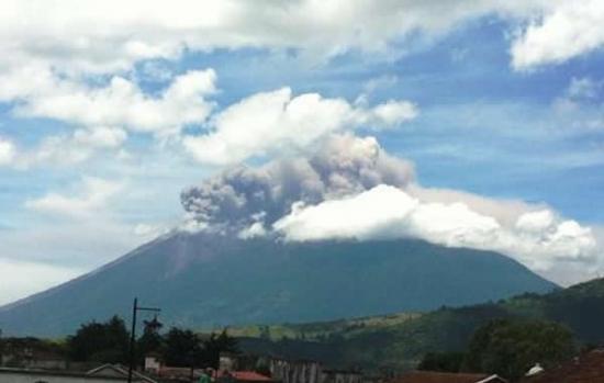 烈焰火山(图)亦曾于2012年有活跃迹象。(资料图片)