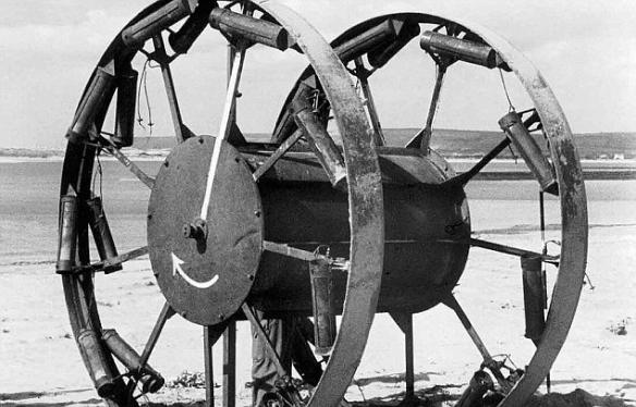 潘加朱姆火箭车，也被戏称为“大首领”。“大首领”由两个巨大的木轮构成，中间连着一个轴，木轮上安装火箭，轴内装1吨炸药。无论从哪个角度看，“大首领”都不像一种武器